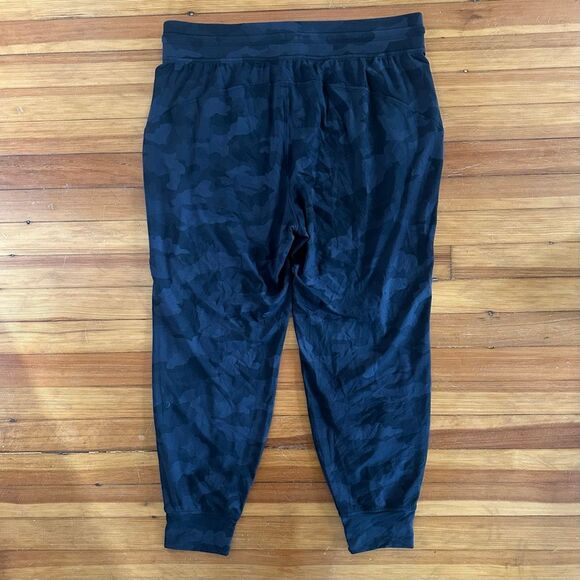 Lululemon Ready to Rulu High-Rise Jogger in Heritage 365 Camo Deep Coal Multi - Picture 3 of 8